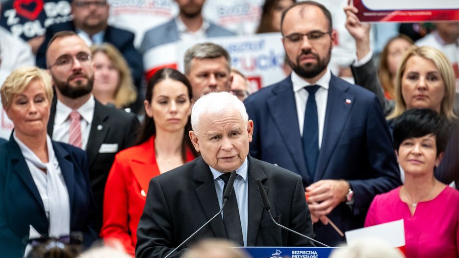 Jarosław Kaczyński za konferencji prasowej w Poznaniu
