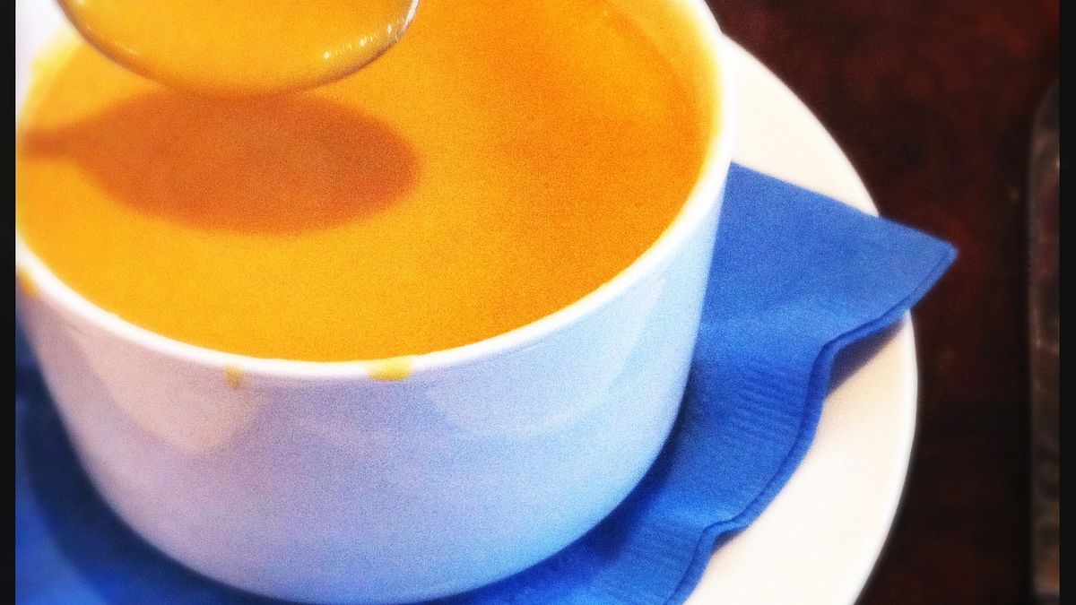 Zupa pomidorowa bisque przygotowana z dodatkiem wody 1:1