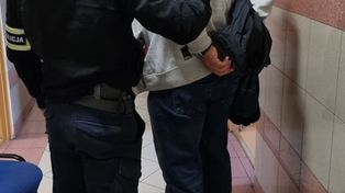 Serock: Poszukiwany skrył się na strychu domu. Matka jego partnerki od razu wydała go policjantom