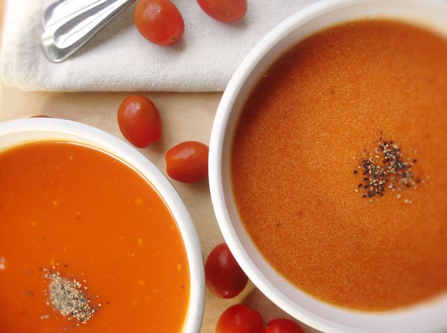 Zupa pomidorowa przygotowana z dodatkiem wody 1:1