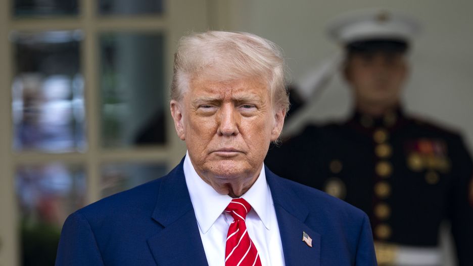 US President Trump speaks with reporters outside Oval Office
epa12084671 US President Donald Trump looks on while answering questions from reporters outside the West Wing of the White House in Washington, DC, USA, 08 May 2025.  EPA/BONNIE CASH / POOL 
Dostawca: PAP/EPA.
BONNIE CASH / POOL
media, press, White House