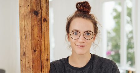 Maseczka z miodu na twarz. Co powiesz na skuteczne zniwelowanie przebarwień?