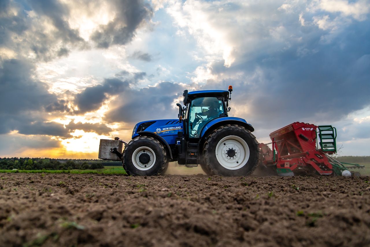 Dofinansowanie na maszyny rolnicze: ARiMR wysyła błędne komunikaty