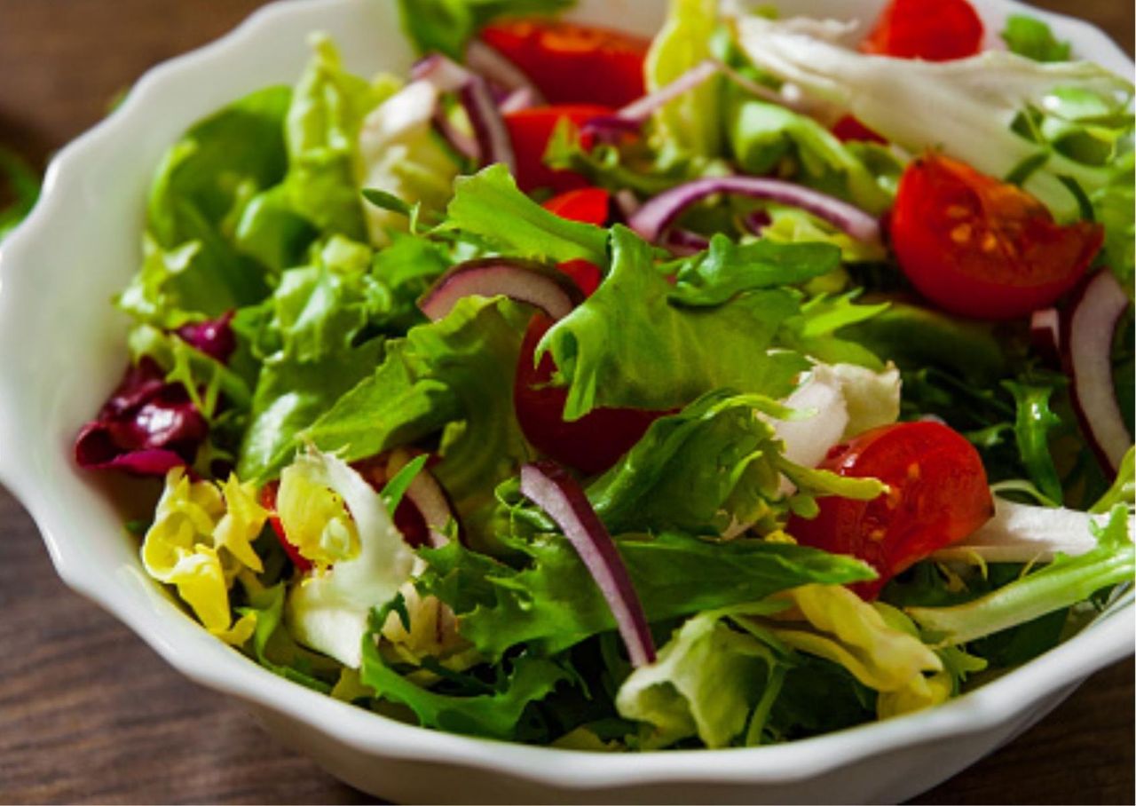 Lekarka ostrzega: w sałacie mogą znajdować się niebezpieczne toksyny