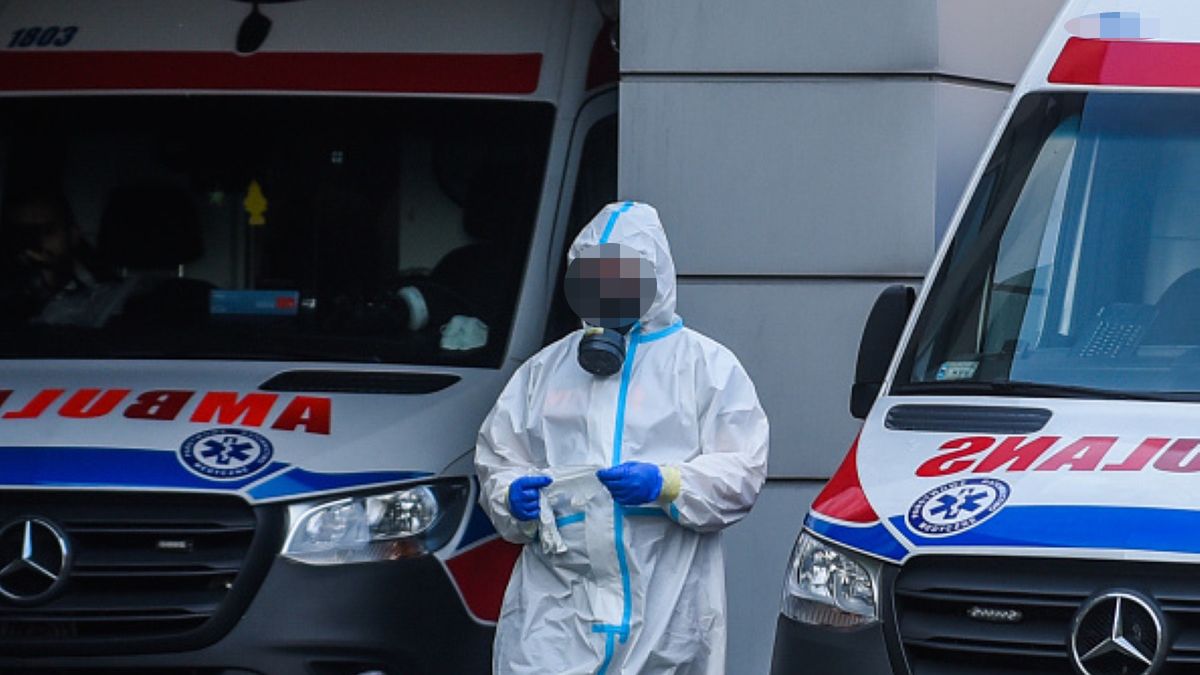 40-latek biegł chodnikiem, gdy niespodziewanie upadł. Mimo prób reanimacji mężczyzny nie udało się uratować (zdjęcie ilustracyjne)