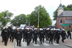 Policjanci oburzeni napisami na bluzach, będzie zawiadomienie do prokuratury