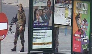 W wojskowych strojach i z brodnią na ulicach Gdańska. Przestraszyli przechodniów