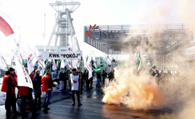 Eskalacja protestów górników z JSW. Krwawe starcia z policją. Spółka straciła już ponad 180 mln zł