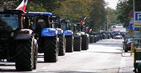 Pomorscy rolnicy blokują drogi. W czwartek będą w Warszawie