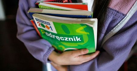 Dofinansowanie na podręczniki dla uczniów. Rodzice i opiekunowie muszą wypełnić formularz