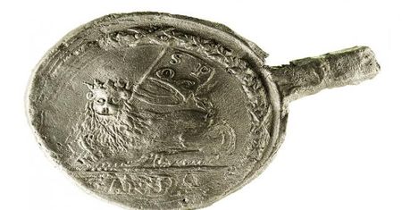 Na Targu Siennym i Rakowym odnaleziono tysiąc artefaktów. "To teren historyczny"