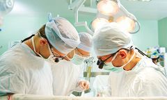 Chłopiec, którego przygniotła zjeżdżalnia na festynie w Golejewku, wybudza się ze śpiączki