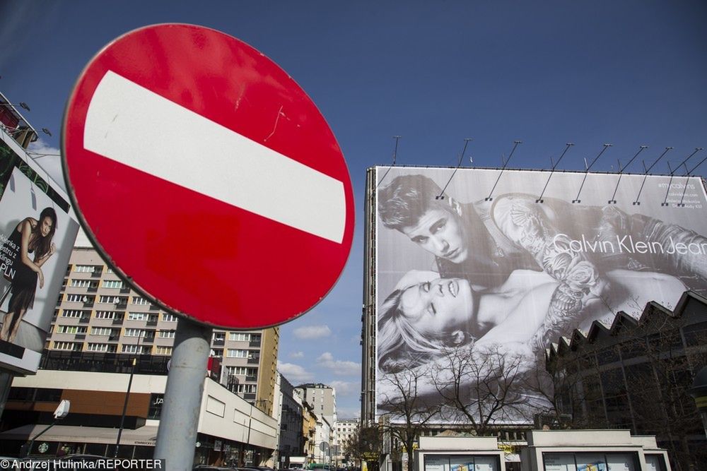 Miało być pięknie, jest po staremu. Ustawa krajobrazowa obowiązuje, a miasta wciąż toną w reklamach