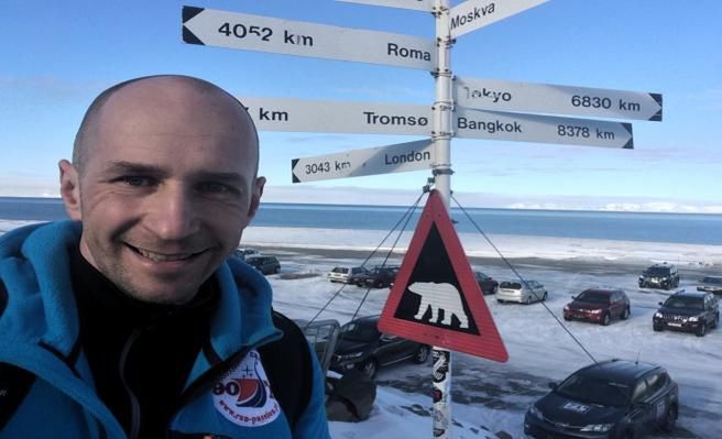 Gdyński biegacz nie pobiegł w polarnym maratonie. Winny pęknięty pas startowy