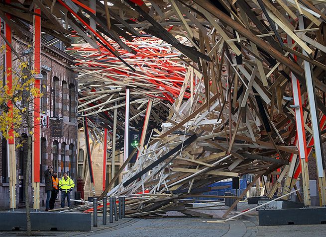 W Belgii runęła gigantyczna instalacja artystyczna