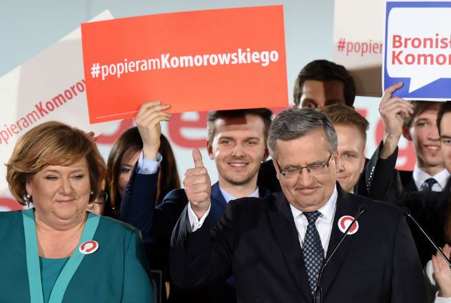 W Warszawie i obwodach zagranicznych zwyciężył Komorowski