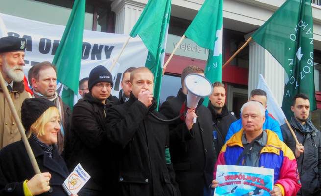 Dwie pikiety w Poznaniu w tym samym czasie - muzułmanów i narodowców