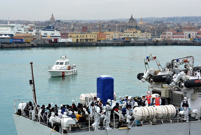 Renzi, Mogherini i Ban Ki Mun wypłynęli na Morze Śródziemne