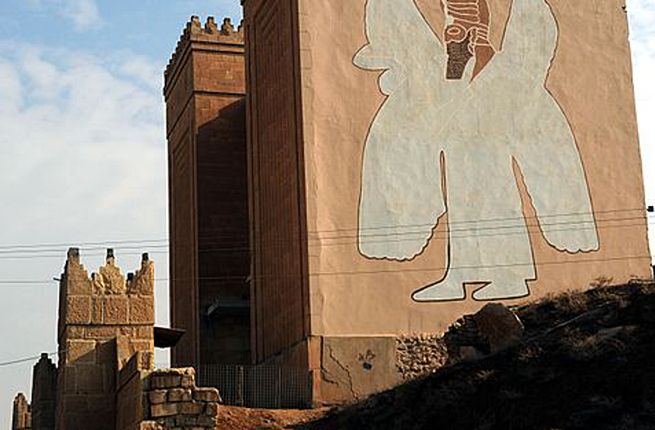 Irak: Państwo Islamskie zniszczyło starożytne mury Niniwy