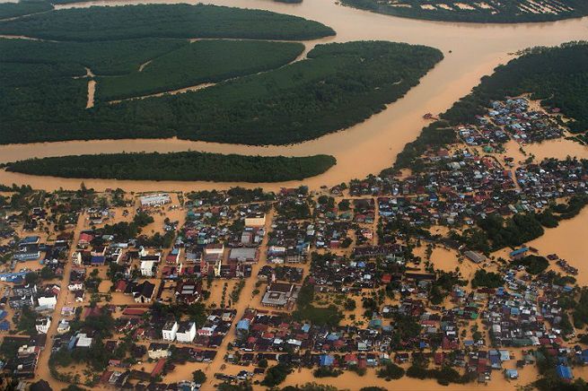 Potężna powódź w Malezji. 5 osób nie żyje, tysiące ludzi zmuszonych do opuszczenia domów