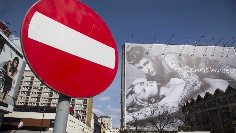 Reklama dźwignią handlu, ale jej nagromadzenie w przestrzeni publicznej jest zwyczajnie męczące