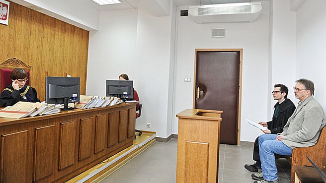 Fotoreporter PAP Tomasz Gzell, mec. Piotr Witaszek i sędzia Małgorzata Drewin