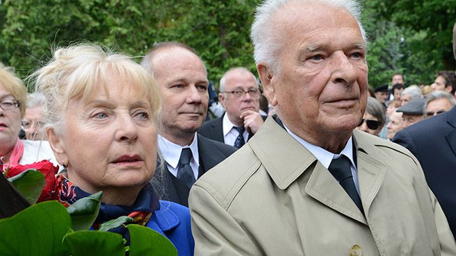 Czesław Kiszczak z żoną podczas uroczystości pogrzebowych Wojciecha Jaruzelskiego