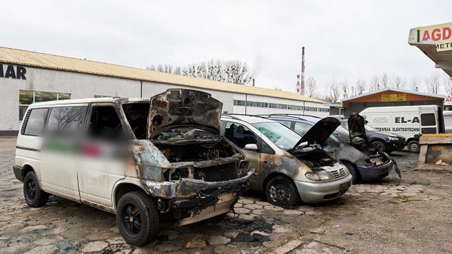 Spalone samochody przy ul. Marynarki Polskiej w Gdańsku