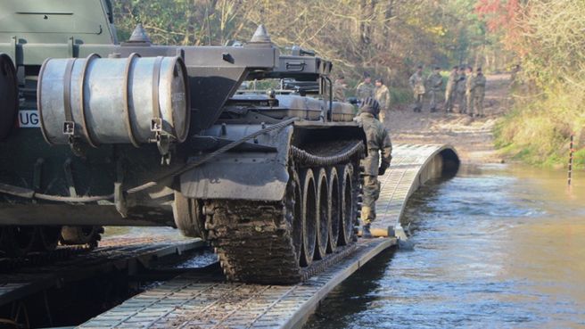 Przeprawa mostowa podczas polsko-brytyjskich ćwiczeń