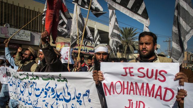 Pakistańczycy protestowali przeciwko francuskiemu magazynowi w kilku miastach w kraju