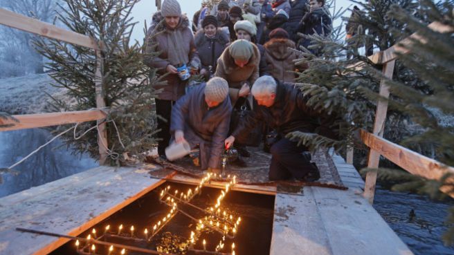 Święcenie wody nad rzeką Supraśl w Gródku (woj. podlaskie)