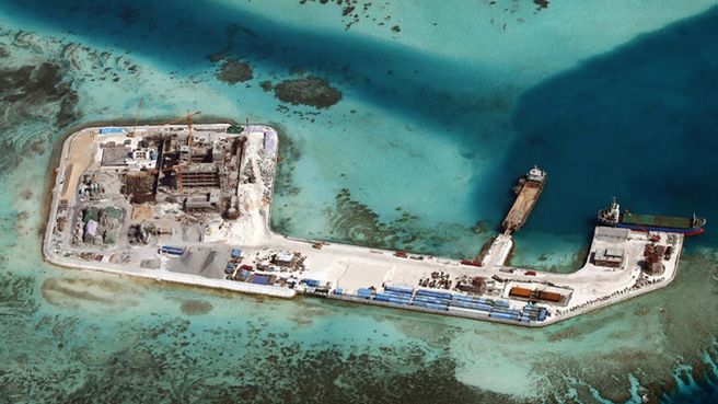 Chińska budowa na rafie Chigua w rejonie Spratly (stan na 19 lutego 2015 r.)