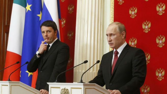 Premier Włoch Matteo Renzi i prezydent Rosji Władimir Putin