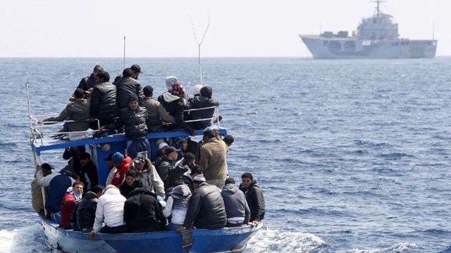 Łódź z imigrantami z Maroka u wybrzeży Włoch