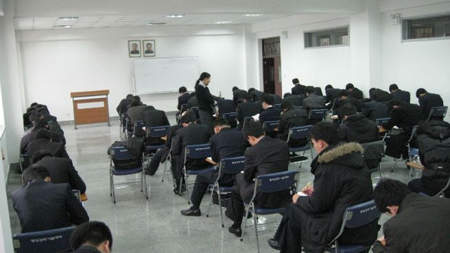 Suki Kim ze studentami