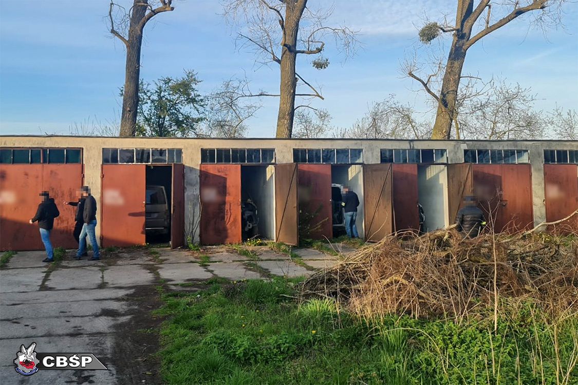 Akcja mundurowych pozwoliła zlikwidować 5 "dziupli" samochodowych
