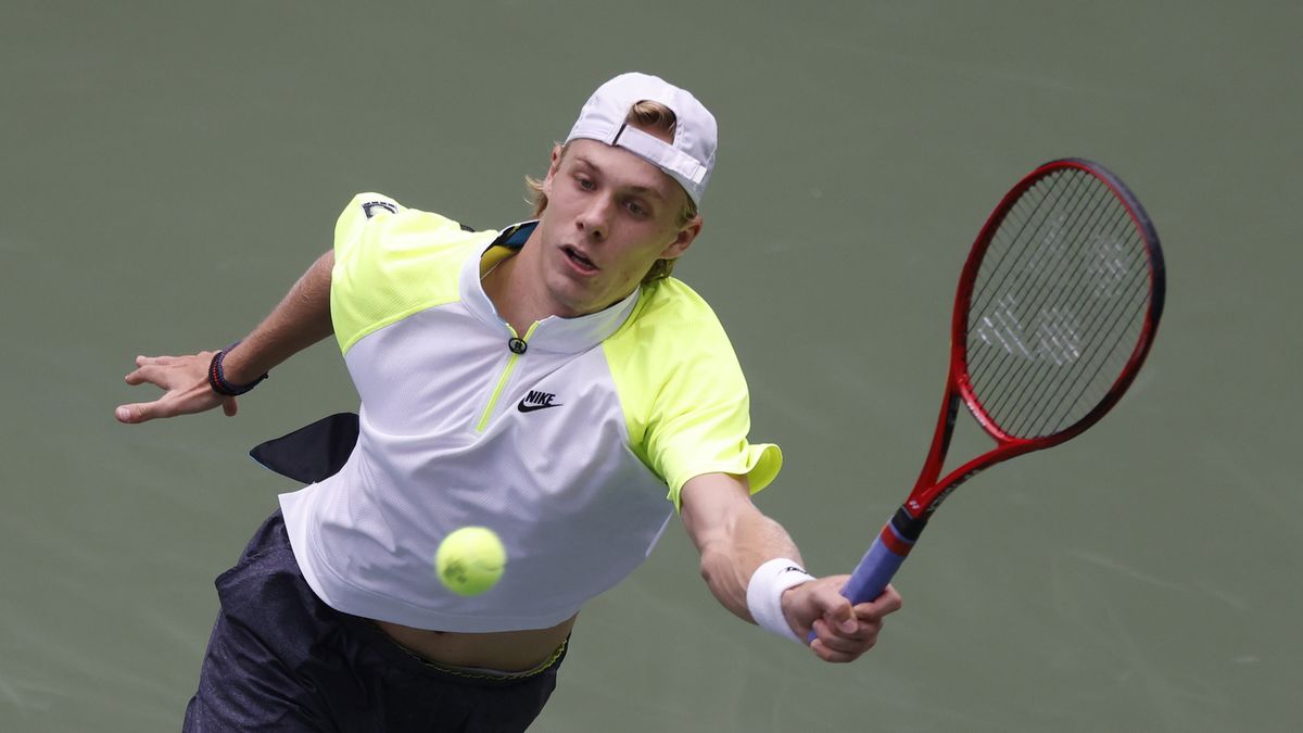 PAP/EPA / JASON SZENES / Na zdjęciu: Denis Shapovalov