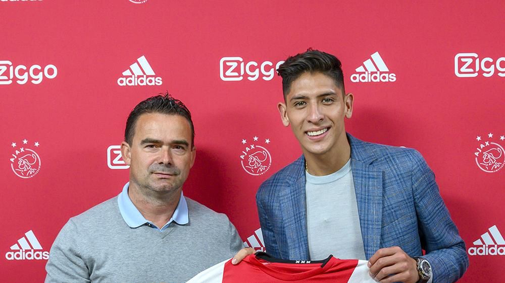 Twitter / AFCAjax / Na zdjęciu: Edson Alvarez (z prawej)
