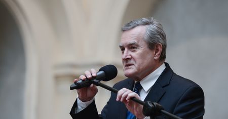 Wybory 2020. Piotr Gliński uderza w opozycję. "Próbuje polską demokrację wysadzić w powietrze"
