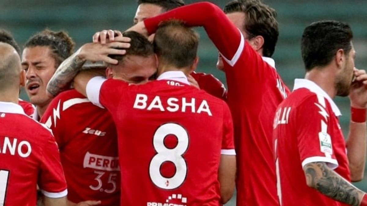 Zdjęcie okładkowe artykułu: Instagram / FC Bari / Piłkarze FC Bari cieszący się ze strzelenia gola