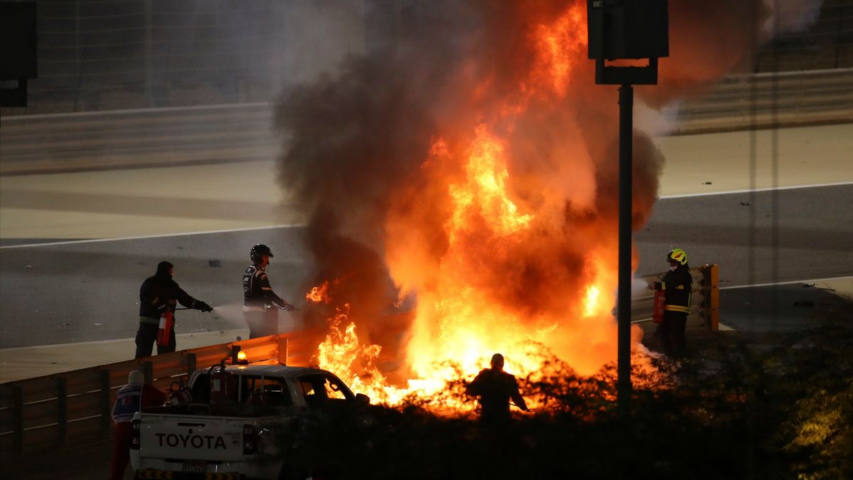 Zdjęcie okładkowe artykułu: PAP/EPA / Bryn Lennon / Pool / Pożar bolidu Romaina Grosjeana