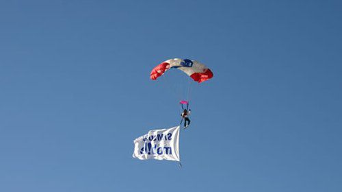 Najszybciej napisany SMS podczas skoku ze spadochronem w wykonaniu Samsunga 2