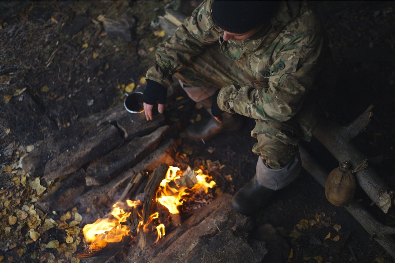 Gadżety survivalowe, które warto zabrać ze sobą w góry