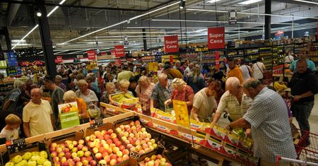 W sklepach drożyzna, a w hurcie ceny spadają. "Widać oznaki kryzysu"
