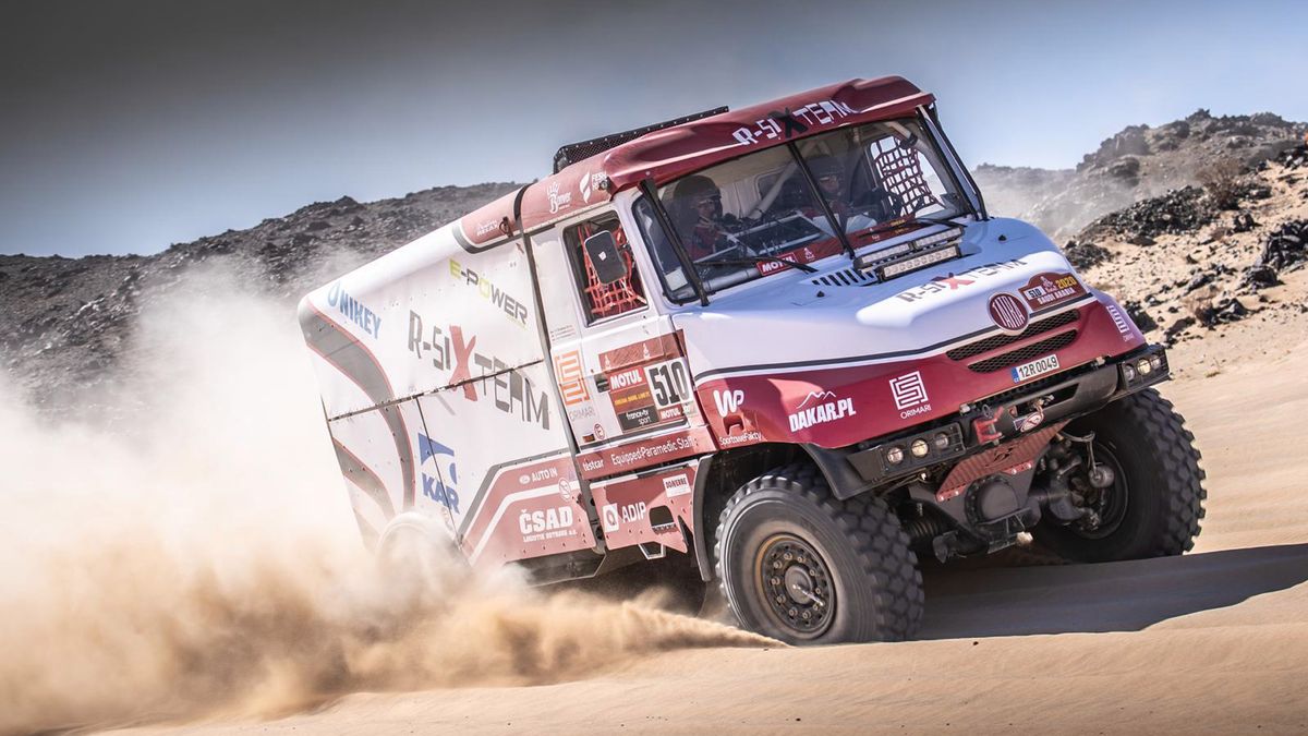 Materiały prasowe / dakar.pl / Na zdjęciu: Tatra zespołu R-Six Team