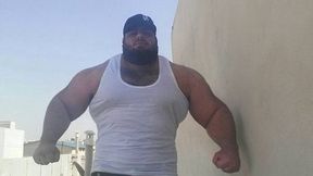 Chce jechać do Syrii, żeby pokonać ISIS. "Irański Hulk" nie przestaje zadziwiać