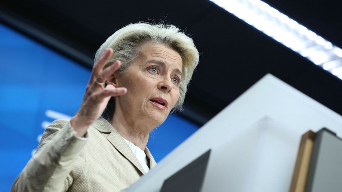 arch51
European Commission president Ursula von der Leyen addresses the closing press conference of an European Union summit on Ukraine, defence and energy, in Brussels on May 31, 2022. - The 27-nation bloc leaders agreed to a sixth package of sanctions that will see the majority of Russian oil stopped, but exempted supplies by pipeline in a concession to hold-out Hungary. (Photo by Kenzo TRIBOUILLARD / AFP)
KENZO TRIBOUILLARD