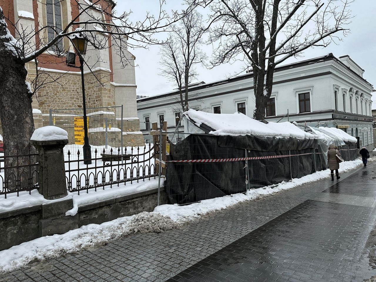 Bochnia: Parafia św. Mikołaja musiała zwrócić miastu 100 tys. zł dotacji na remont ogrodzenia