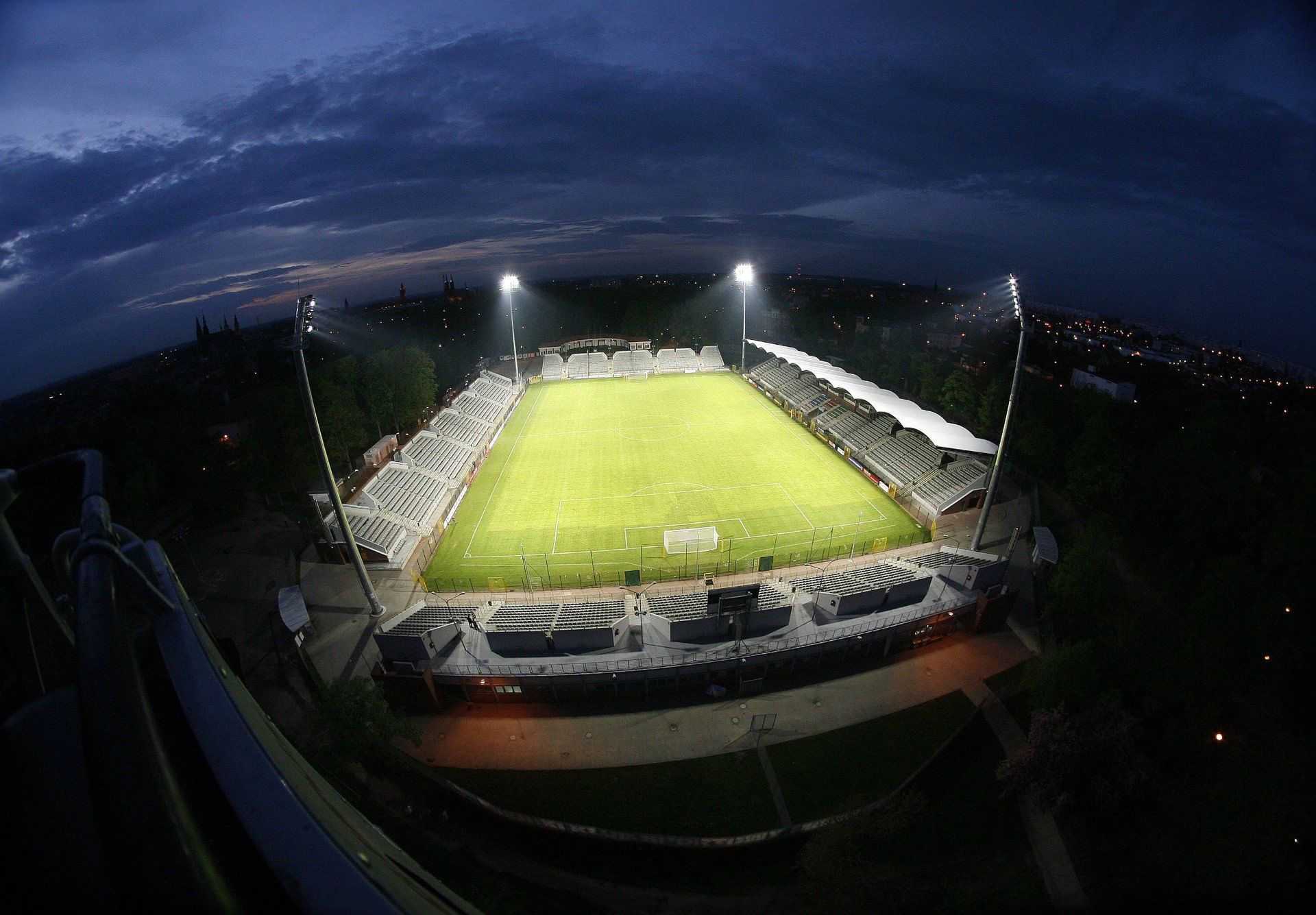 Wcześniejsze oświetlenie stadionu funkcjonowało ponad 10 lat