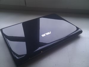 Asus w świetle